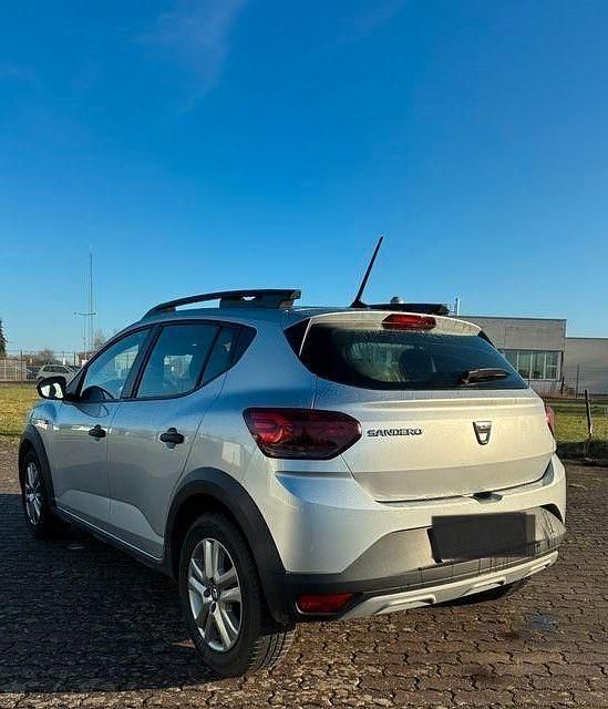 Gebraucht Dacia Sandero Essentiel 91 PS (66 kW) 2023 Grau Limousine