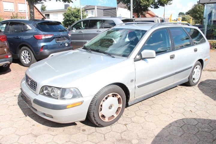 Schwarz Gebraucht 2002 Volvo V40 Comfort Kombi | 670 € (Guter Preis) - Bild 1/4