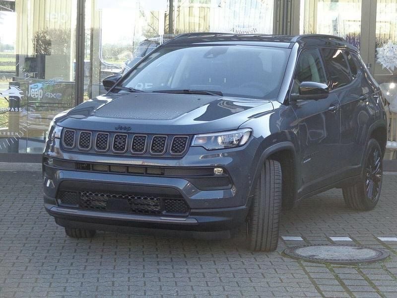 Gebraucht Jeep Compass 131 PS (96 kW) 2022 Grau metallic SUV