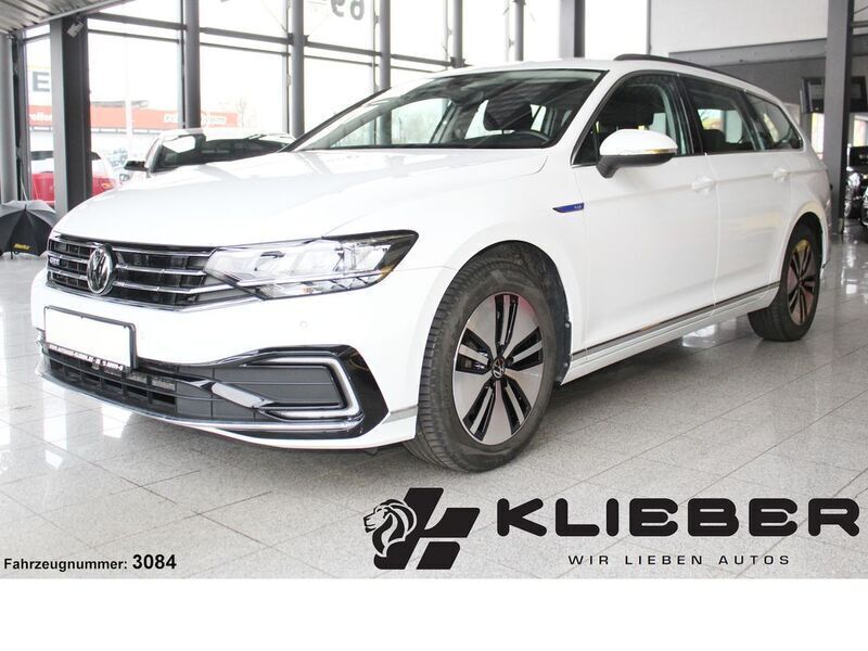 Weiß (pure white) Gebraucht 2020 VW Passat GTE Kombi | 20.940 € (Superpreis) - Bild 1/4
