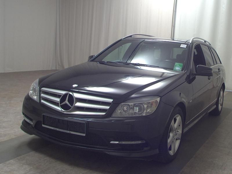 Second-hand Mercedes C220 Avantgarde 170 CP (125 kW) 2010 Negru Berlinǎ