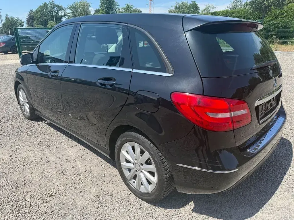 Gebraucht Mercedes B180 109 PS (80 kW) 2014 Schwarz Kleinwagen