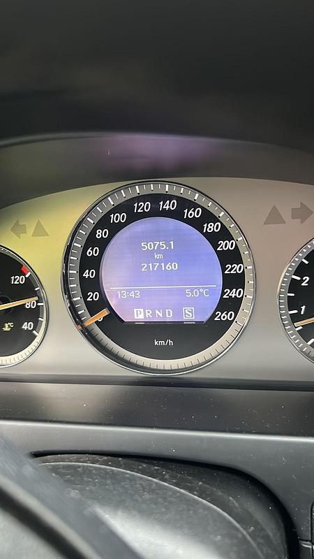 Grau Gebraucht 2008 Mercedes C280 Limousine | 7.300 € (Fairer Preis) - Bild 1/4