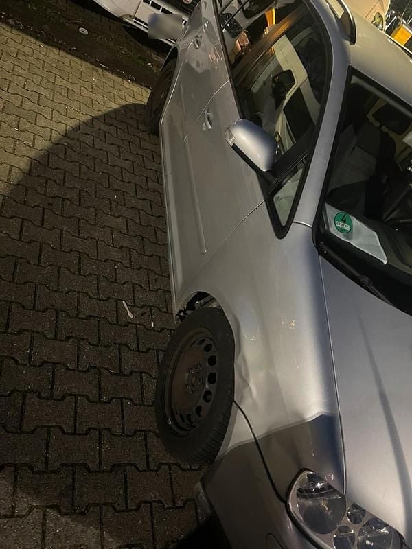 Gebraucht VW Touran 170 PS (125 kW) 2006 Silber Van / Kleinbus