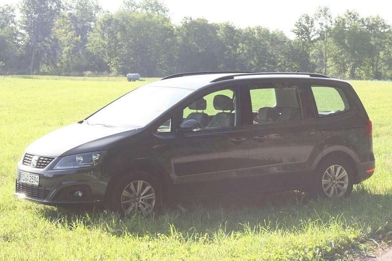 Gebraucht 2022 Seat Alhambra Van / Kleinbus | 35.000 € (Teuer) - Bild 1/4
