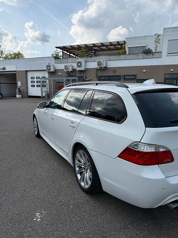 Gebraucht BMW 520 Shadowline 177 PS (130 kW) 2010 Weiß Kombi