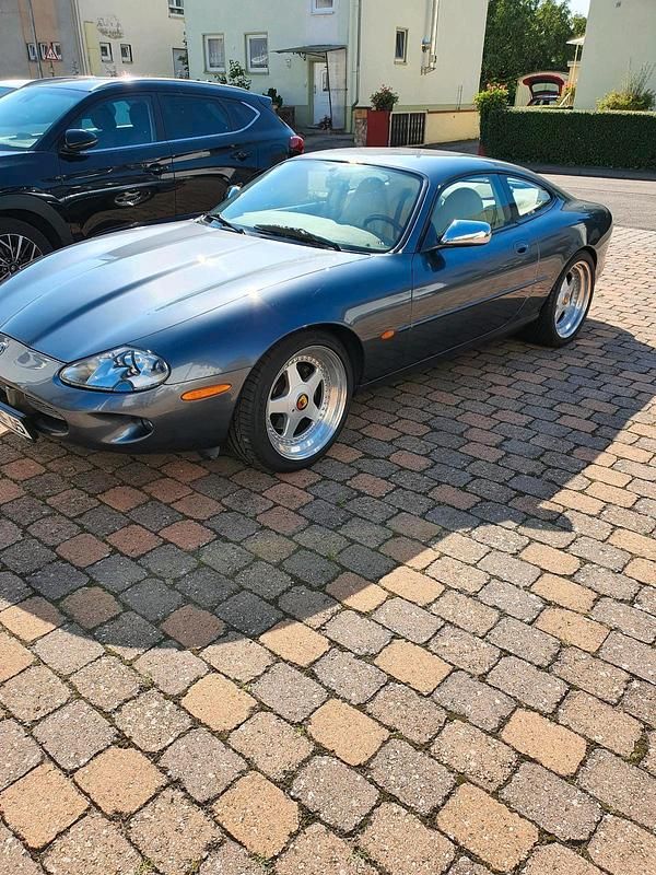 Grau Gebraucht 1997 Jaguar XK8 Coupé | 13.400 € - Bild 1/4