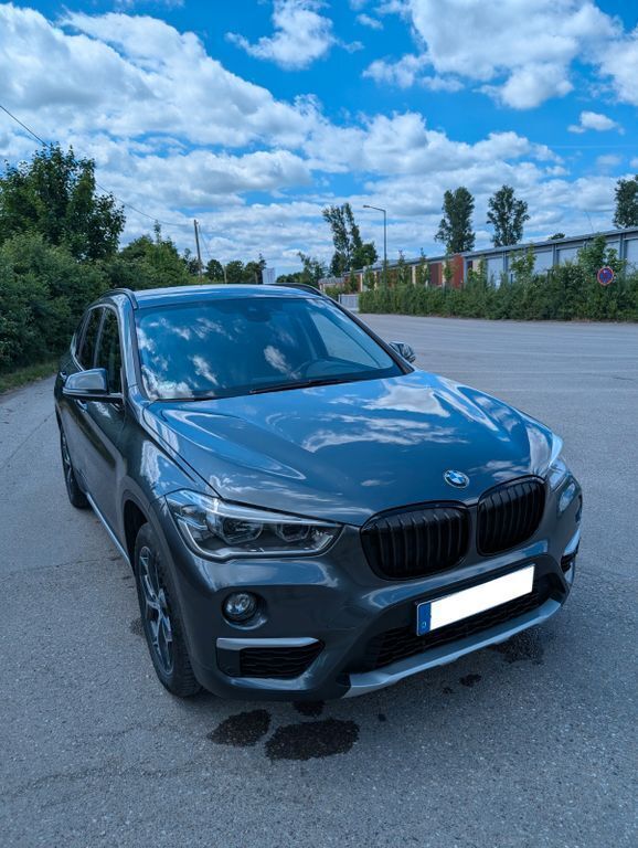 Grau Gebraucht 2017 BMW X1 xLine SUV | 20.900 € (Fairer Preis) - Bild 1/4