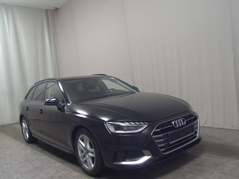 Gebraucht Audi A4 Advanced 204 PS (150 kW) 2022 Mythosschwarz metallic Kombi