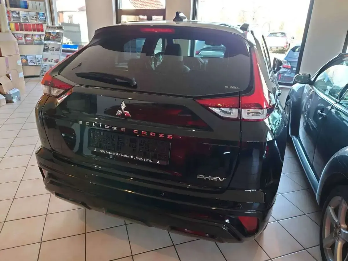 Gebraucht Mitsubishi Eclipse Cross Plus 188 PS (138 kW) 2025 Sterlingsilber (m) SUV