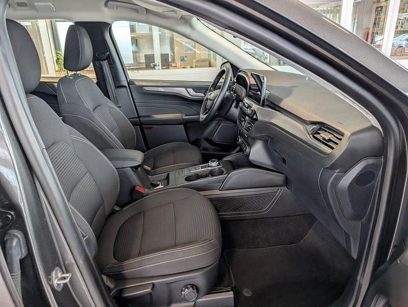 Gebraucht Ford Kuga Titanium 120 PS (88 kW) 2021 Grau SUV