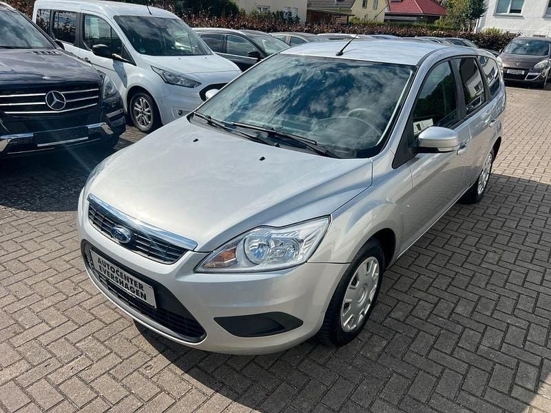 Grau Gebraucht 2010 Ford Focus Limousine | 3.999 € (Fairer Preis) - Bild 1/4