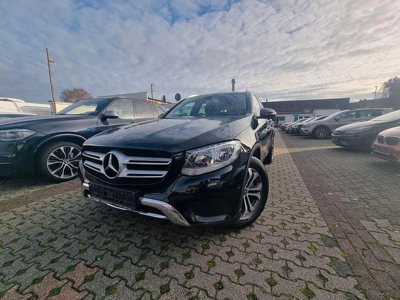 Gebraucht Mercedes GLC350 258 PS (189 kW) 2017 Schwarz/baltic black Limousine