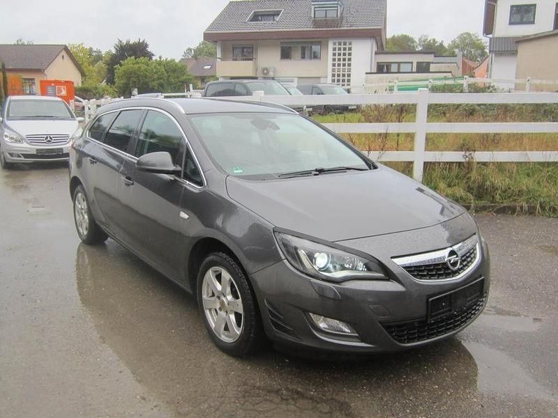 Gebraucht Opel Astra 110 PS (80 kW) 2011 Grau Limousine