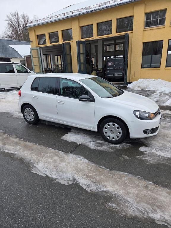 Weiß Gebraucht 2012 VW Golf Style Limousine | 5.299 € (Fairer Preis) - Bild 1/4