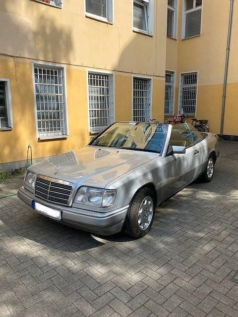 Grau Gebraucht 1996 Mercedes 200 Cabrio | 21.900 € - Bild 1/4