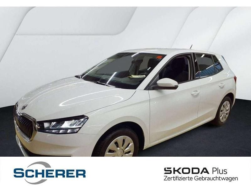 Moonweiß perleffekt (metallic) Gebraucht 2025 Skoda Fabia Essence Limousine | 17.390 € (Guter Preis) - Bild 1/4