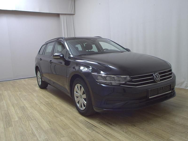 Gebraucht VW Passat 122 PS (89 kW) 2022 Schwarz Kombi