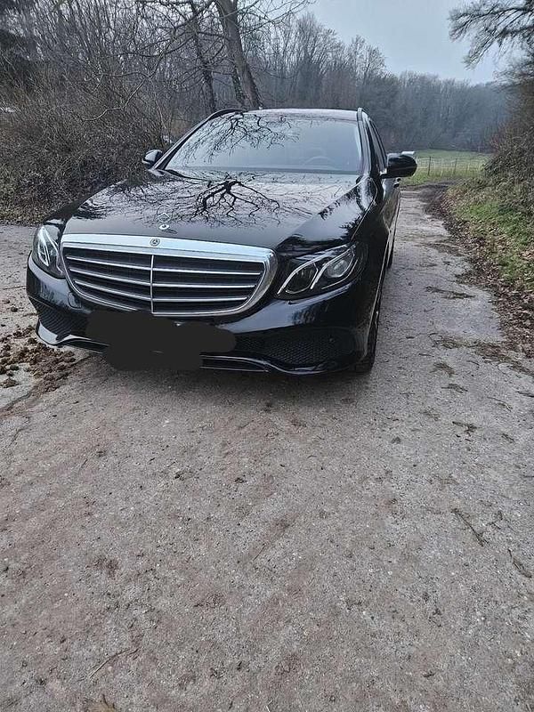 Schwarz Gebraucht 2019 Mercedes E300 Kombi | 23.950 € (Guter Preis) - Bild 1/4