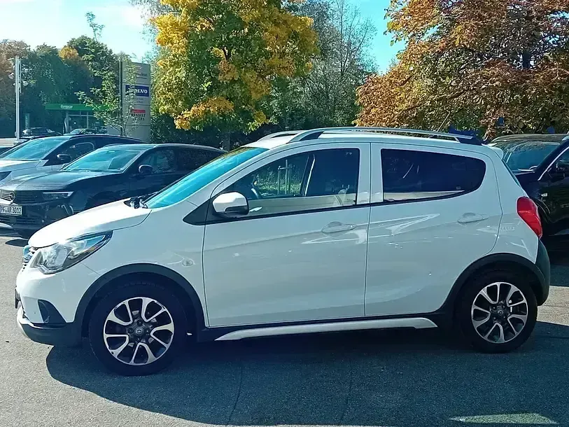 Gebraucht Opel Karl Rocks 73 PS (53 kW) 2019 Weiß Kleinwagen