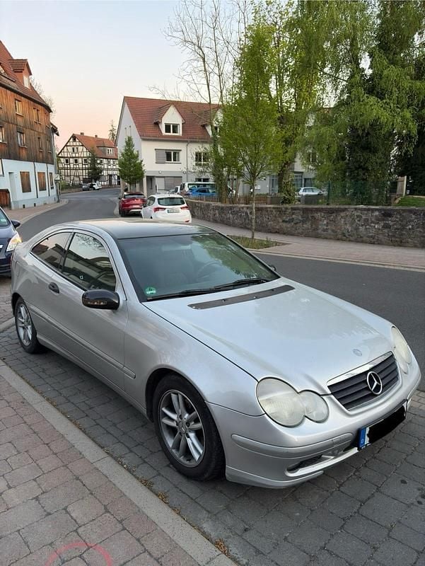 Second-hand Mercedes C180 143 CP (105 kW) 2003 Argintiu Coupe