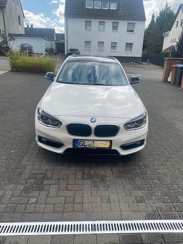 Weiß Gebraucht 2015 BMW 118 Kleinwagen | 15.500 € - Bild 1/4