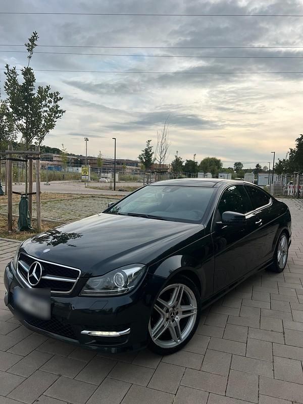 Schwarz Gebraucht 2011 Mercedes C250 AMG Coupé | 14.500 € (Etwas zu teuer) - Bild 1/4
