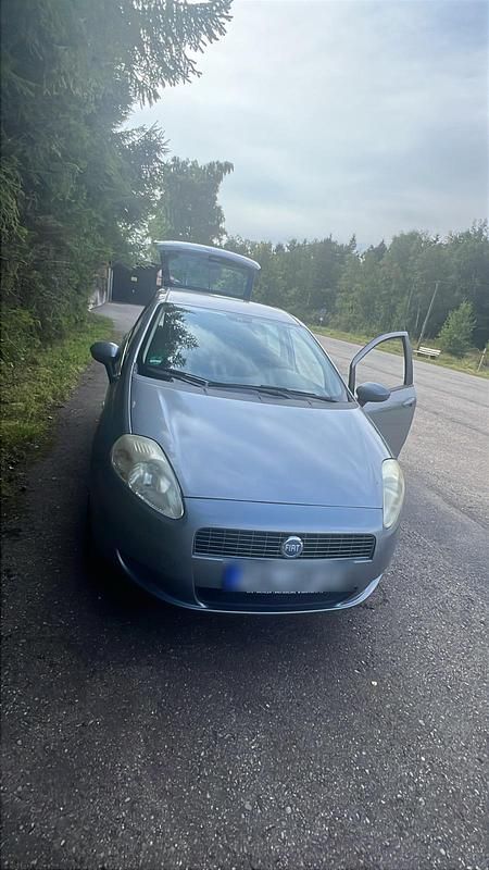 Grau Gebraucht 2007 Fiat Grande Punto Kleinwagen | 2.000 € (Fairer Preis) - Bild 1/4