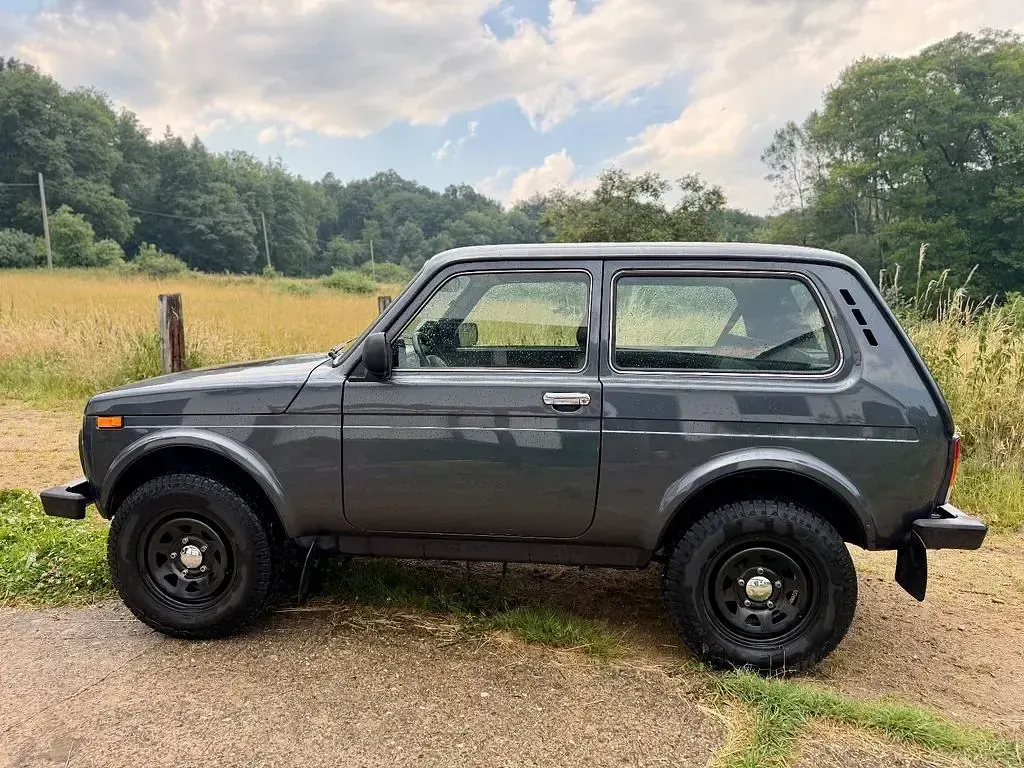 Gebraucht Lada Urban 83 PS (61 kW) 2017 Grau SUV