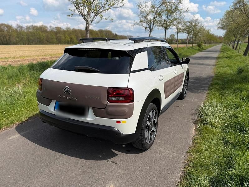 Używany Citroën C4 110 KM (80 kW) 2015 Biały Sedan/Limuzyna