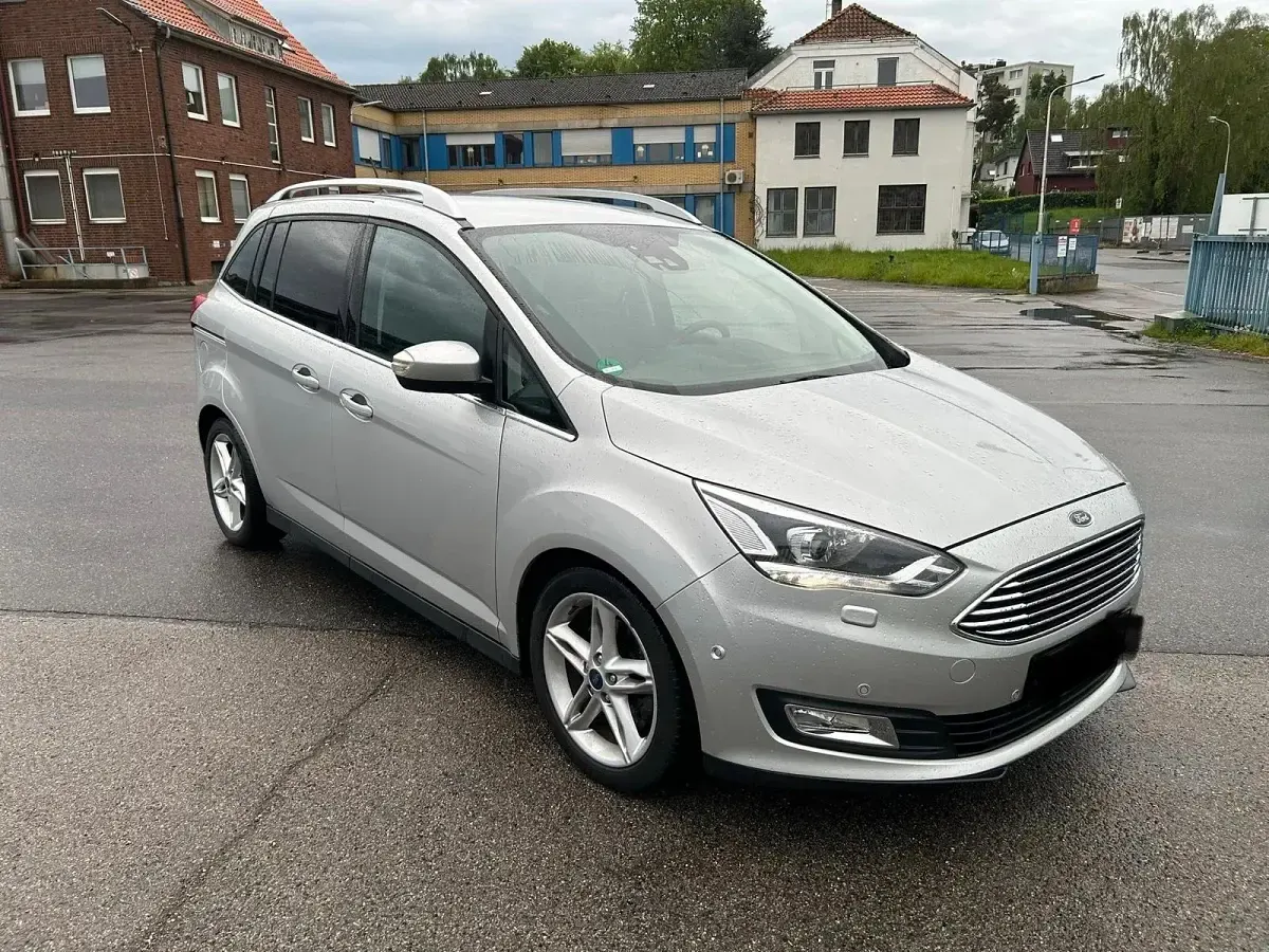 Gebraucht Ford Grand C-Max Titanium 150 PS (110 kW) 2018 Silber Van / Kleinbus
