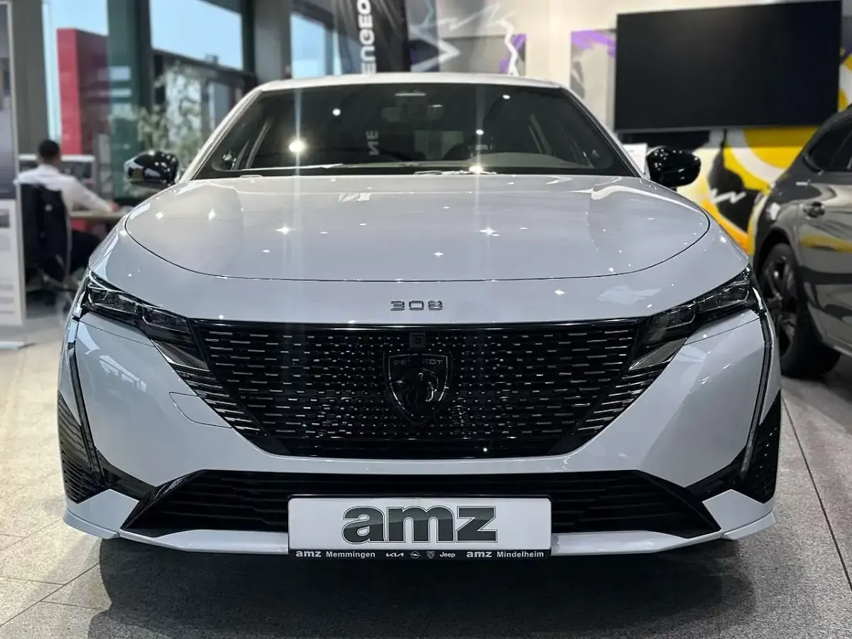 Neu Peugeot 308 136 PS (100 kW) 2025 Weiß Limousine