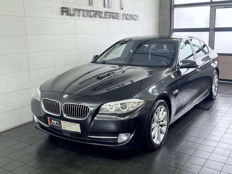 Gebraucht BMW 520 184 PS (135 kW) 2012 Sophistograu brillanteffekt me Limousine