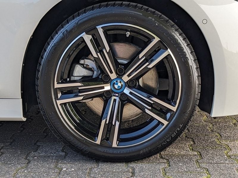 Gebraucht BMW 320e M Sport 204 PS (150 kW) 2023 Weiss Limousine