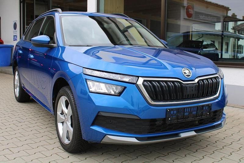 Blau Gebraucht 2024 Skoda Kamiq SUV | 23.990 € (Fairer Preis) - Bild 1/4