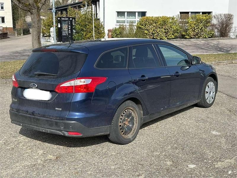 Gebraucht Ford Focus 101 PS (74 kW) 2013 Blau Kombi