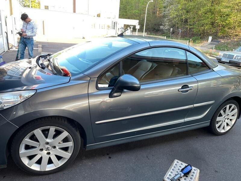Silber Gebraucht 2008 Peugeot 207 CC Cabrio | 2.300 € (Superpreis) - Bild 1/4