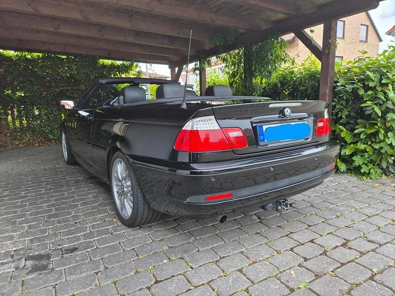 Schwarz Gebraucht 2006 BMW 318 Cabriolet Cabrio | 6.490 € (Fairer Preis) - Bild 1/4
