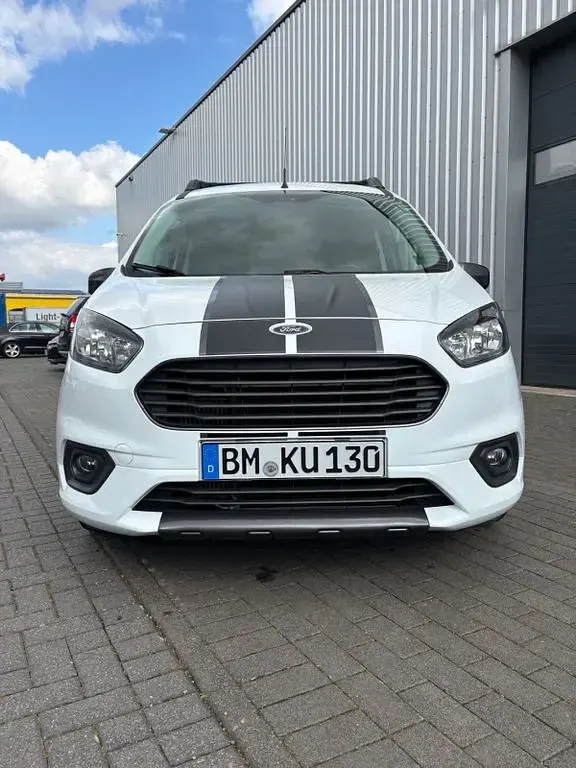 Używany Ford Courier 101 KM (74 kW) 2019 Biały Minivan
