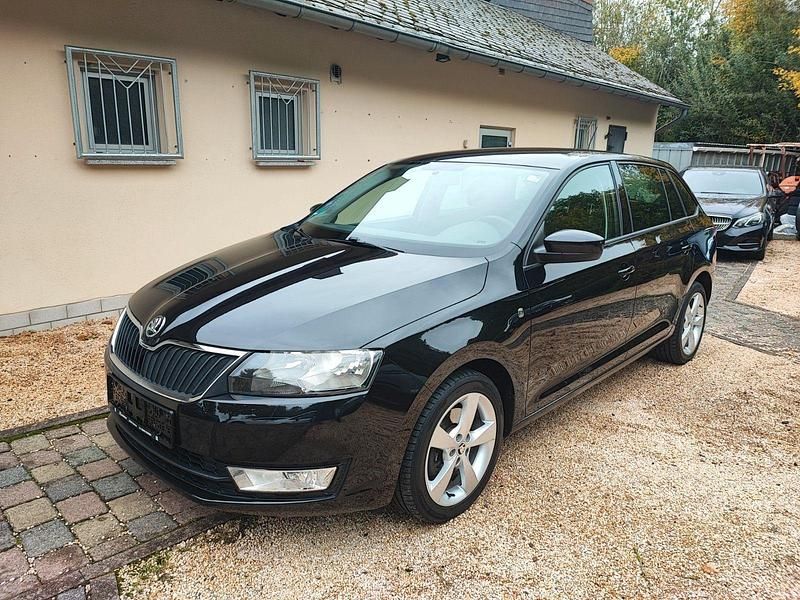 Schwarz Gebraucht 2015 Skoda Rapid Elegance Kombi | 6.990 € (Fairer Preis) - Bild 1/4