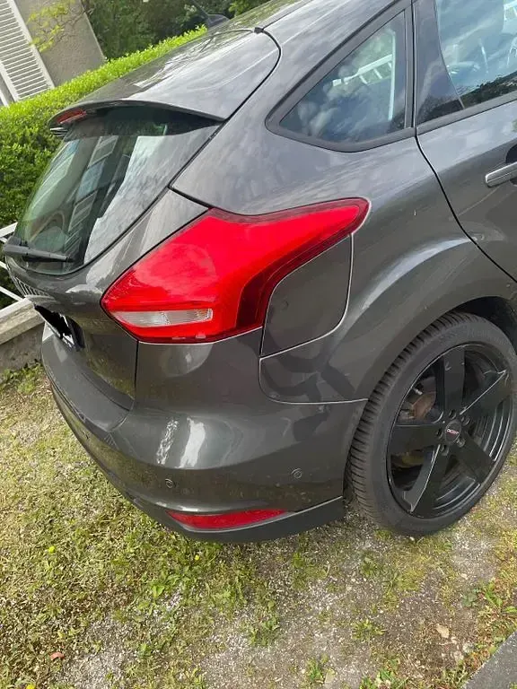 Gebraucht Ford Focus Trend 120 PS (88 kW) 2016 Grau Limousine
