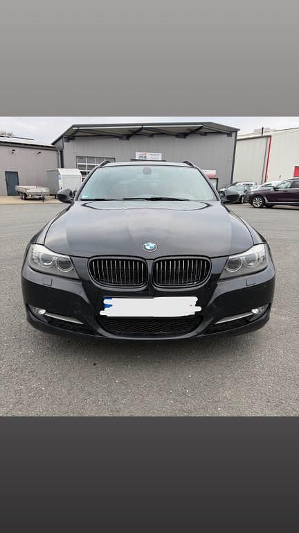 Gebraucht BMW 330 245 PS (180 kW) 2011 Schwarz Kombi