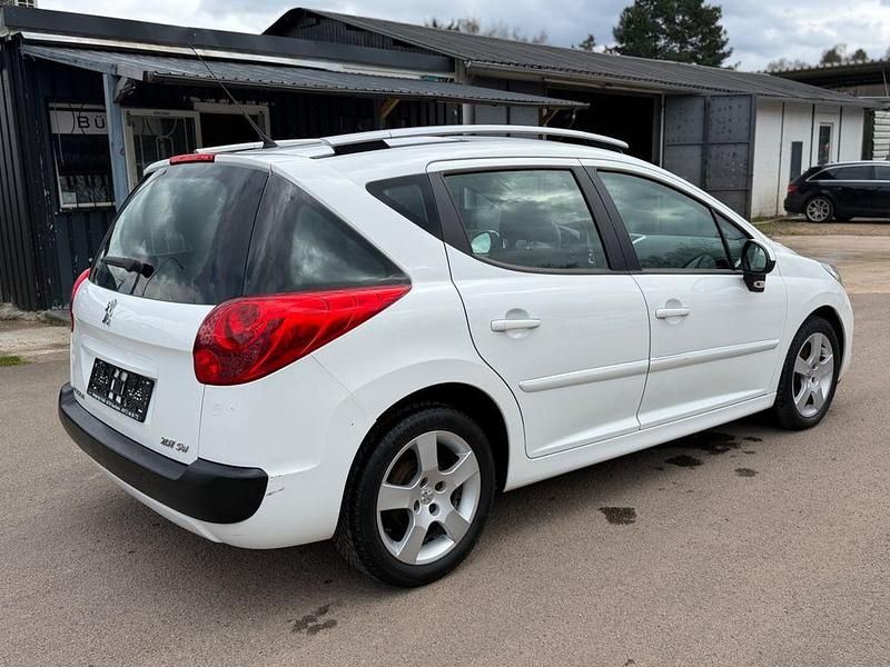 Gebraucht Peugeot 207 Tendance 92 PS (67 kW) 2012 Weiß Kombi
