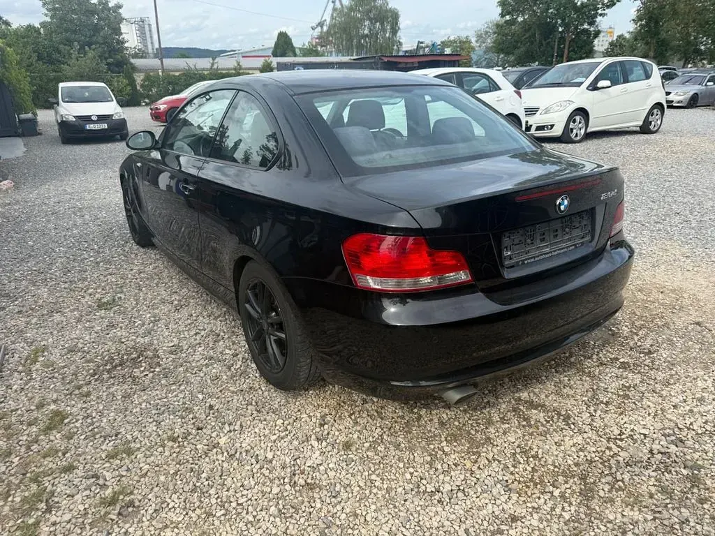 Gebraucht BMW 120 177 PS (130 kW) 2011 Schwarz Kleinwagen