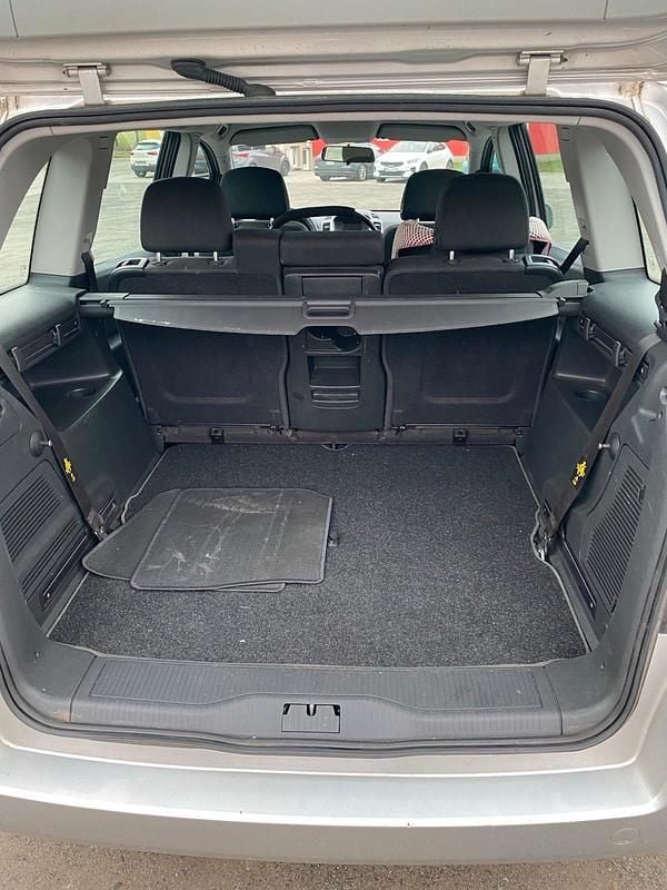 Grau Gebraucht 2012 Opel Zafira Van / Kleinbus | 3.800 € (Guter Preis) - Bild 1/4