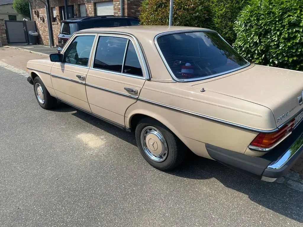 Gebraucht Mercedes 300 88 PS (64 kW) 1983 Beige Limousine
