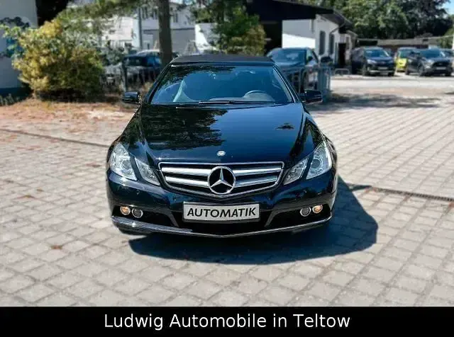 Gebraucht Mercedes E200 184 PS (135 kW) 2010 Schwarz Cabrio
