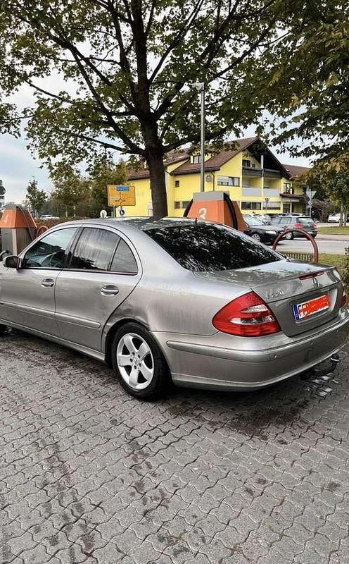 Gebraucht Mercedes E220 Avantgarde 150 PS (110 kW) 2002 Limousine