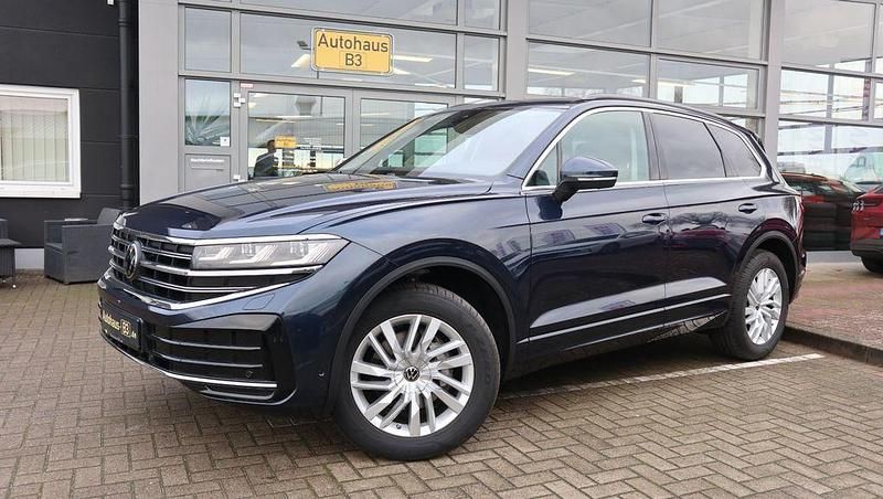 Blau Gebraucht 2024 VW Touareg Elegance SUV | 59.990 € - Bild 1/4