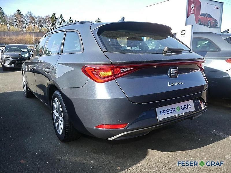 Gebraucht Seat Leon Style 131 PS (96 kW) 2023 Magnetic grau metallic Kombi
